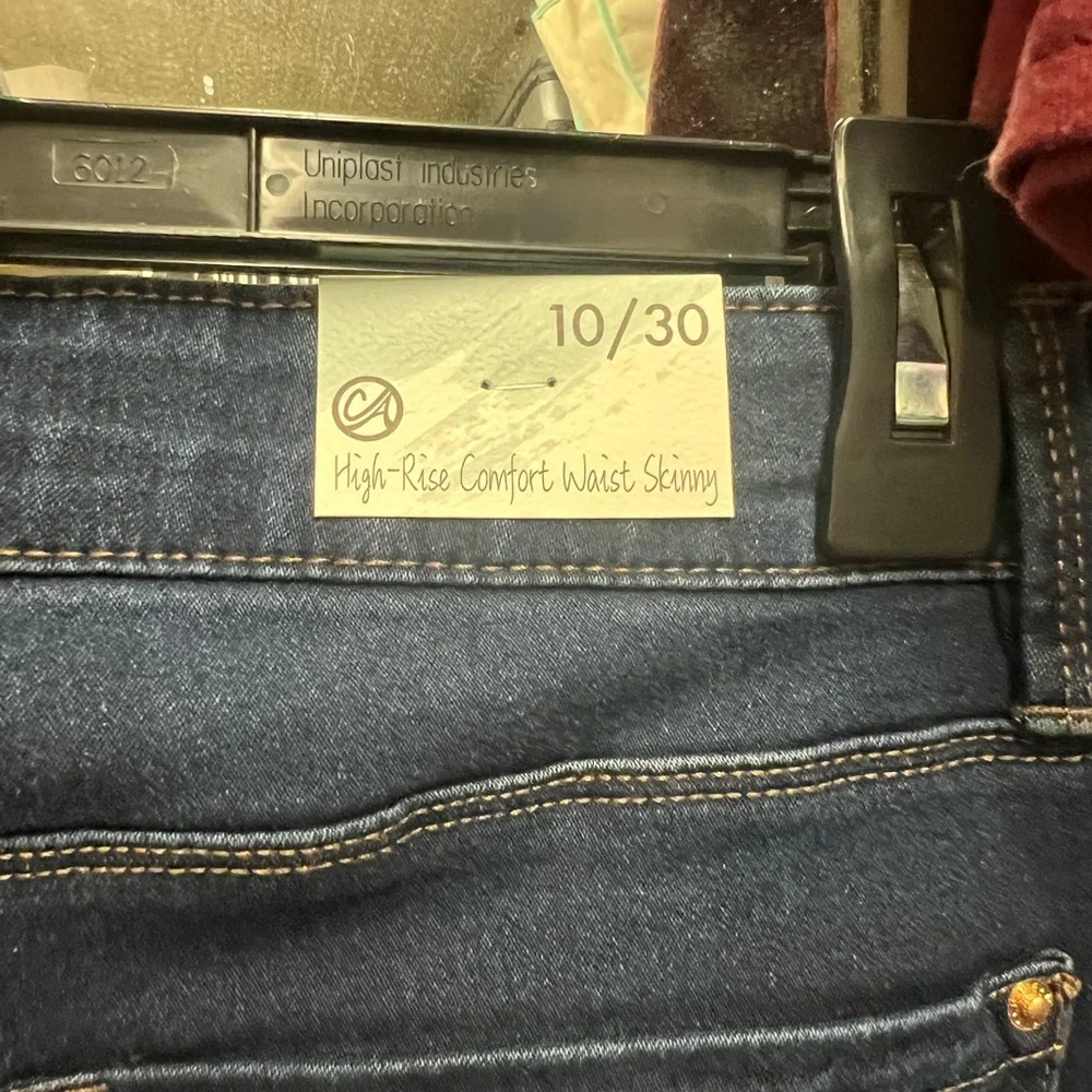 Women’s Jeans - Picture 4 of 6